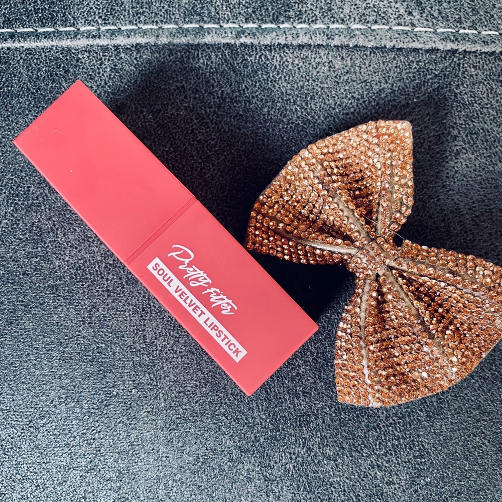 FREE w/ any bundle‼️ Matte lipstick!💕🎀💝🌙